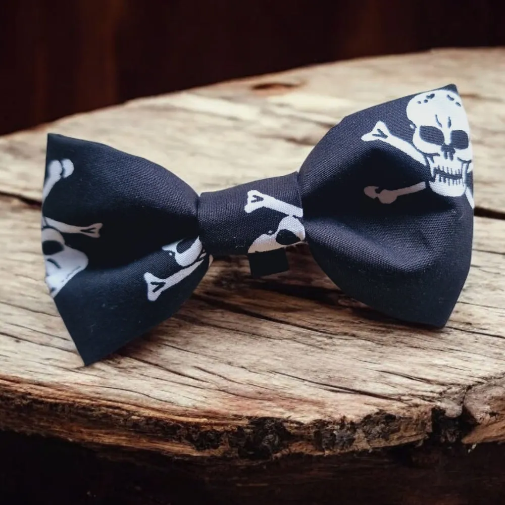 Black Skulls Bow Tie Detachable Dog Collar Accessory