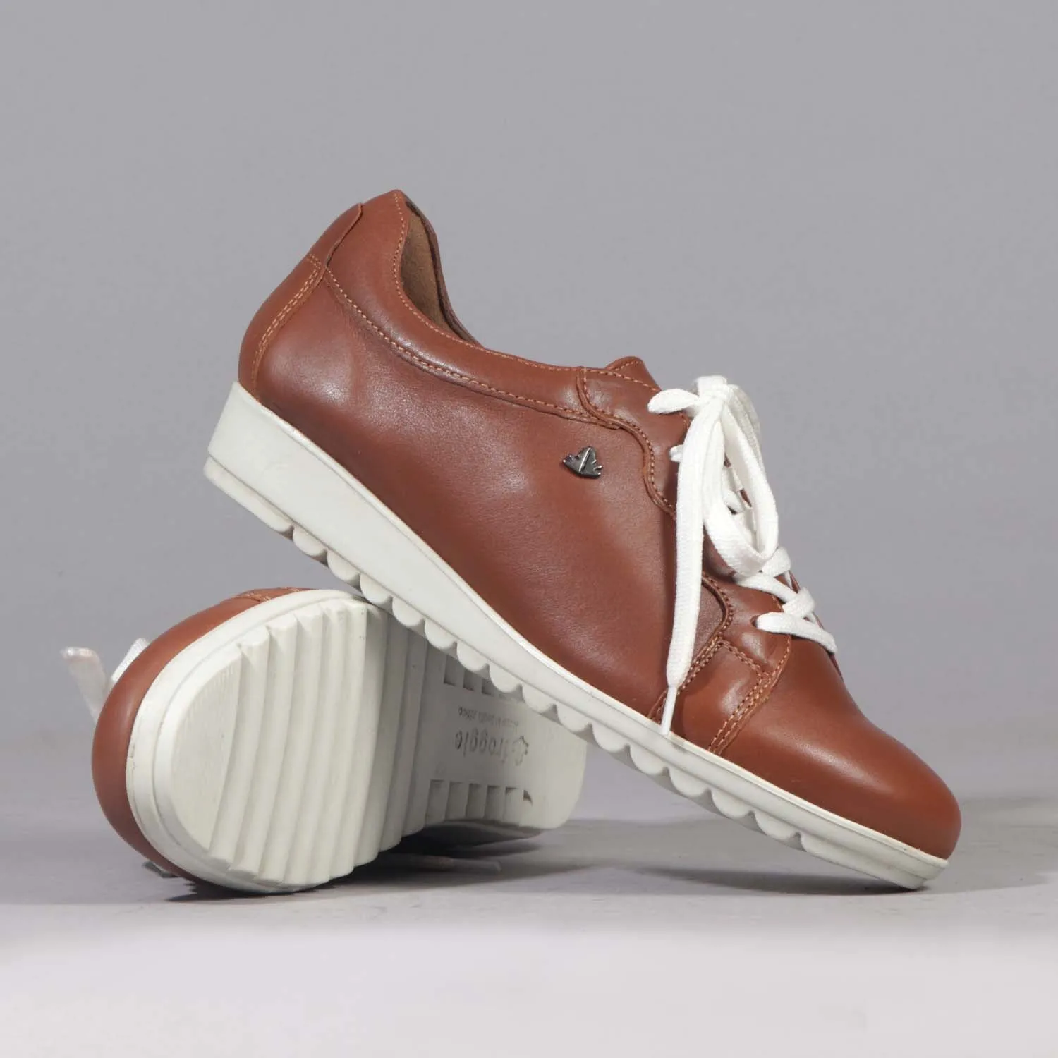 Lace-up Sneaker in Chestnut - 12656