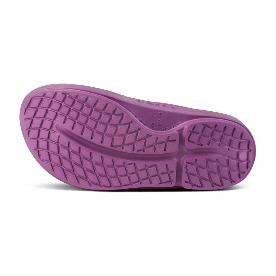 OOFOS Unisex OOriginal Sandal in Plum