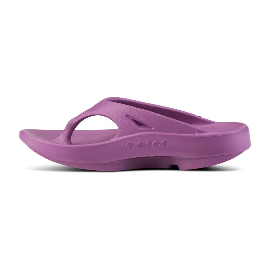 OOFOS Unisex OOriginal Sandal in Plum